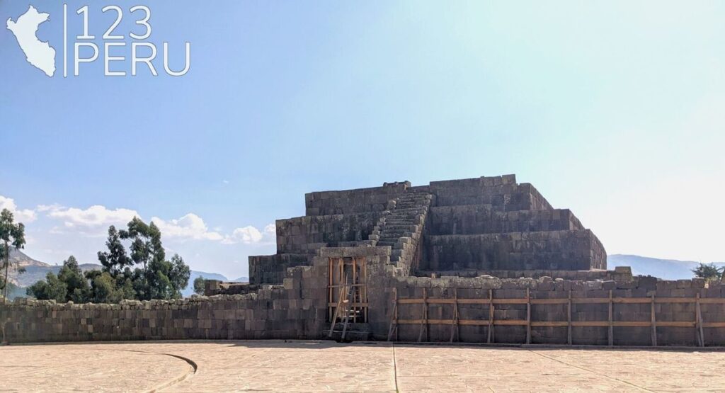 Pirámide Ushnu Complejo Arqueológico de Vilcas Huamán, Ayacucho